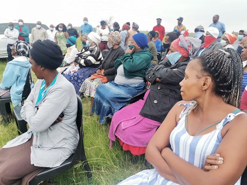 Minister of Human Settlements Mmamoloko Kubayi and Deputy Minister Pam Tshwete visiting the occupants who were placed in halls temporarily with the aim of moving them to better temporal structures that cater to their privacy needs in the Eastern Cape’s Buffalo City Metropolitan Municipality.